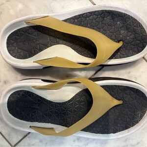 HOKA Yellow & white Flip-Flops